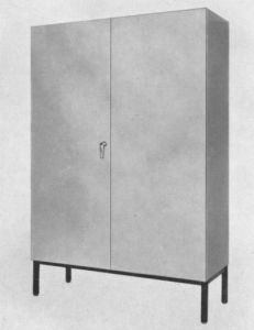 Aktenkleiderschrank  /1973
