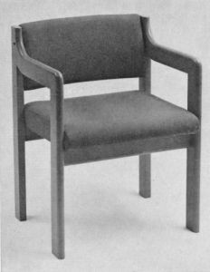 Holzstuhl mit Armlehne 529 PF
