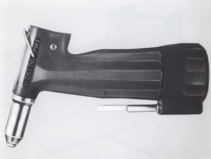 pneumatisch-mechanische Blindnietpistole PM I