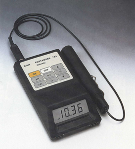 pH-Meßgerät "Mikroprozessor-pH-Meter 752"