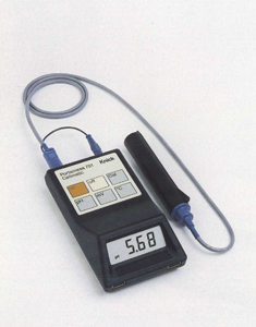 pH-Meßgerät "Mikroprozessor-pH-Meter 751"