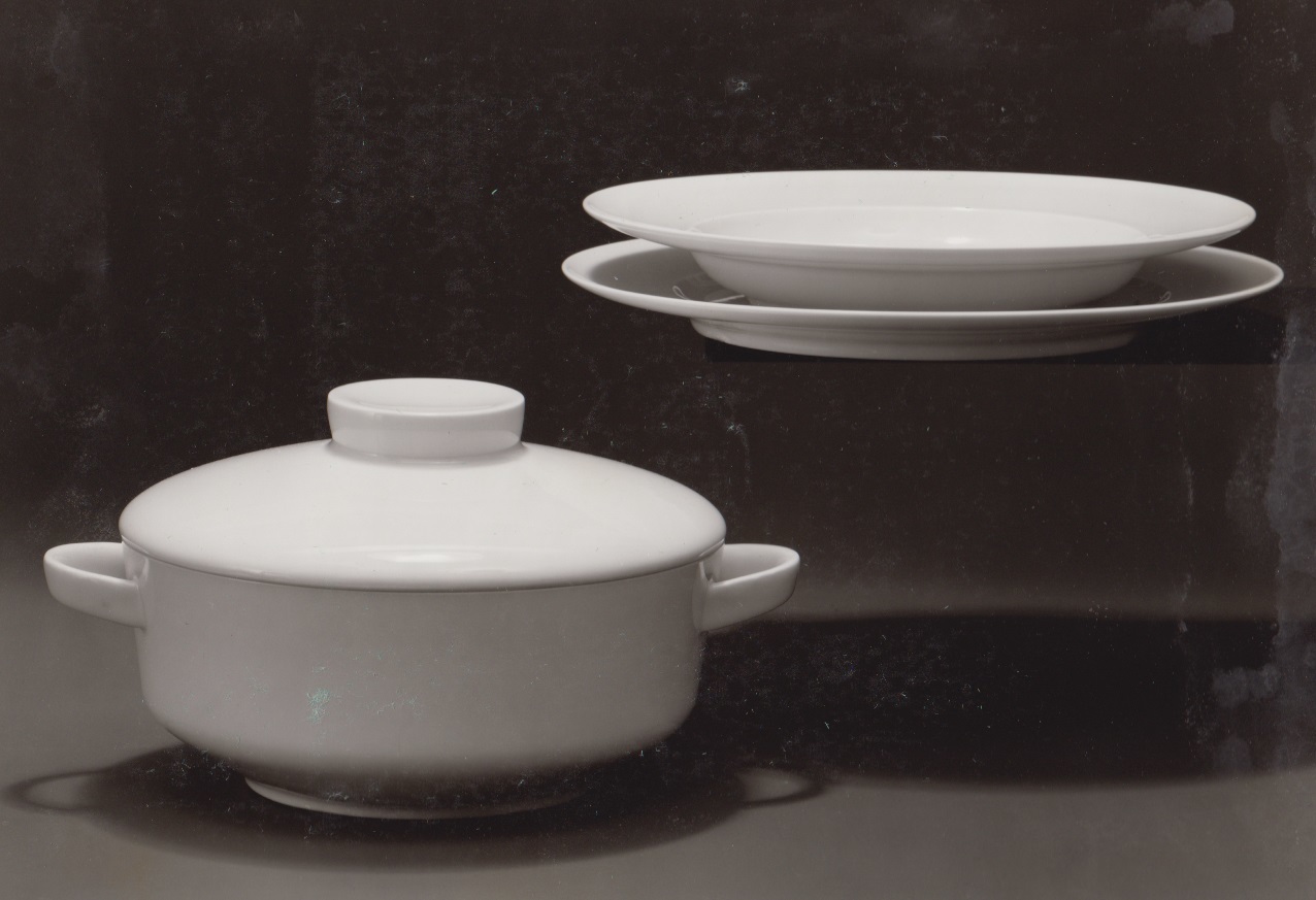 Tafelservice: Terrine u. flacher Teller