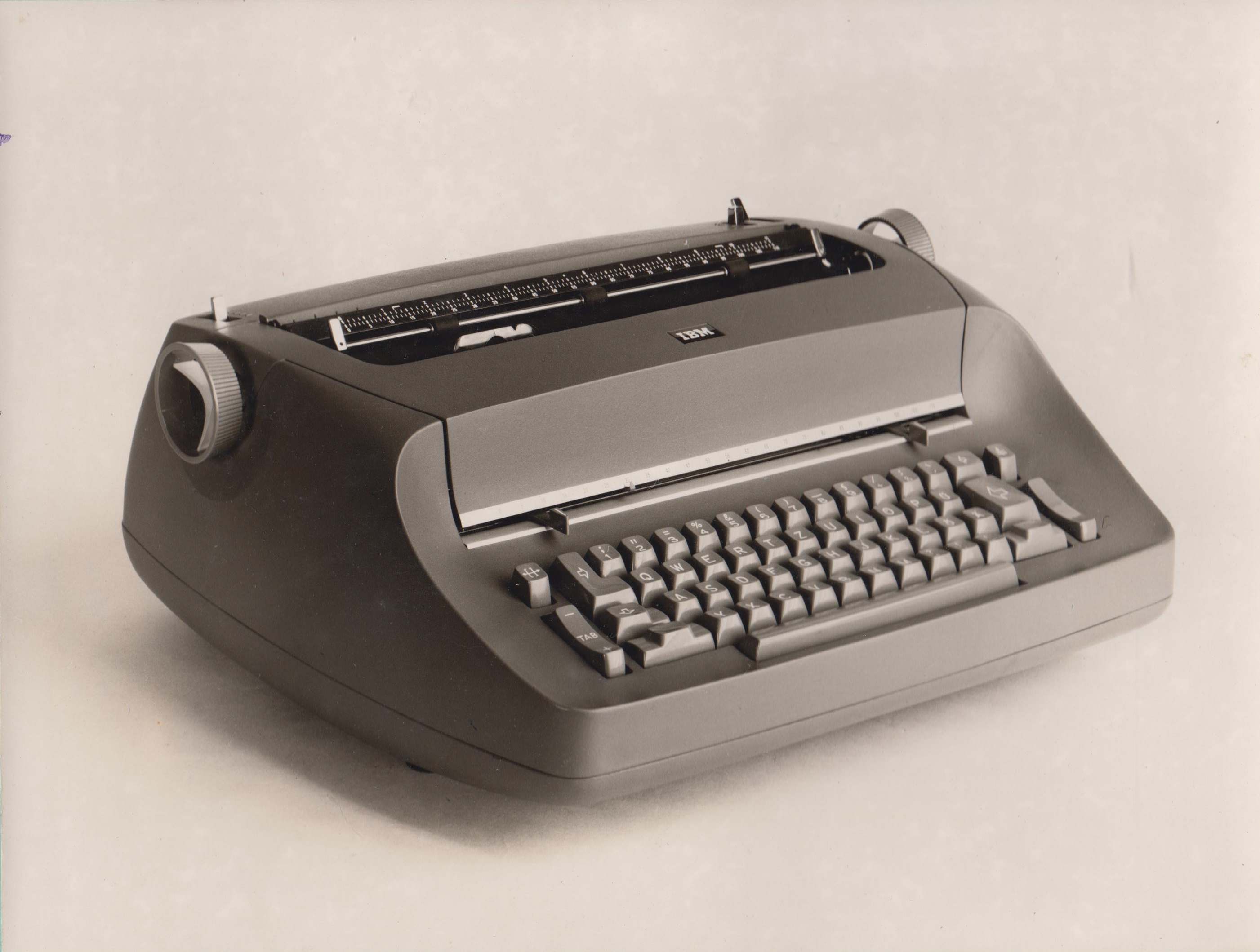 Elektr. Schreibmaschine 72
