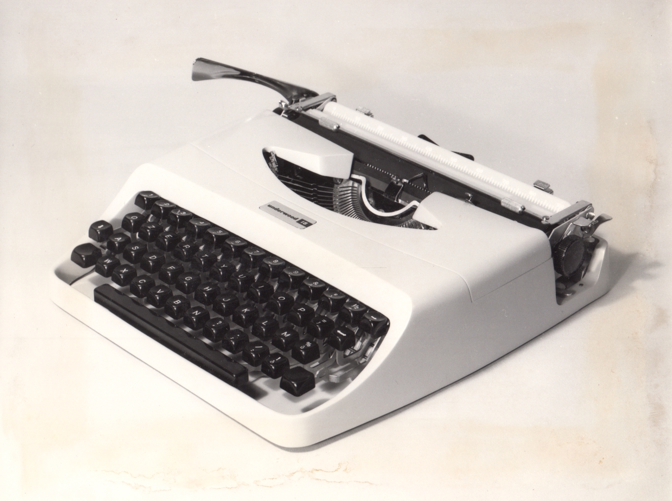 Flachschreibmaschine Modell 18