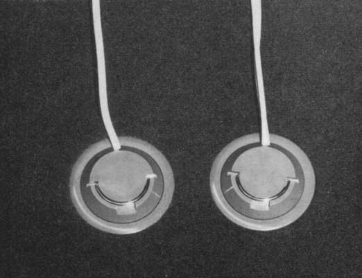 Bodenauslässe mit eingebauten Installationsgeräten US 60