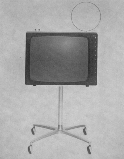 S/W Fernsehempfänger 3801 mit Fahruntersatz 3035