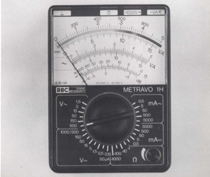 Vielfachmeßgerät mit analoger Anzeige METRAVO 1H