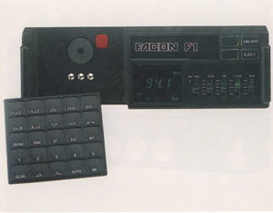 Hifi-Autoradio F 1 mit entnehmbarem Tastaturfeld