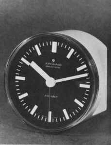 Portable Uhr mit KZM 332/0002