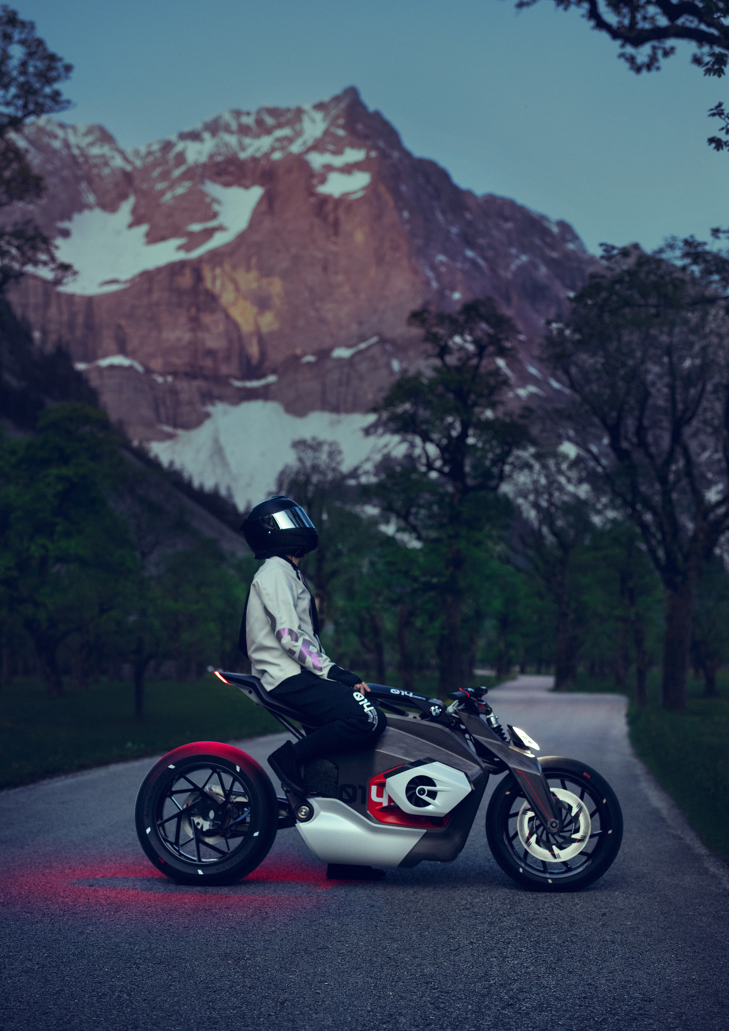 BMW MOTORRAD VISION DC ROADSTER