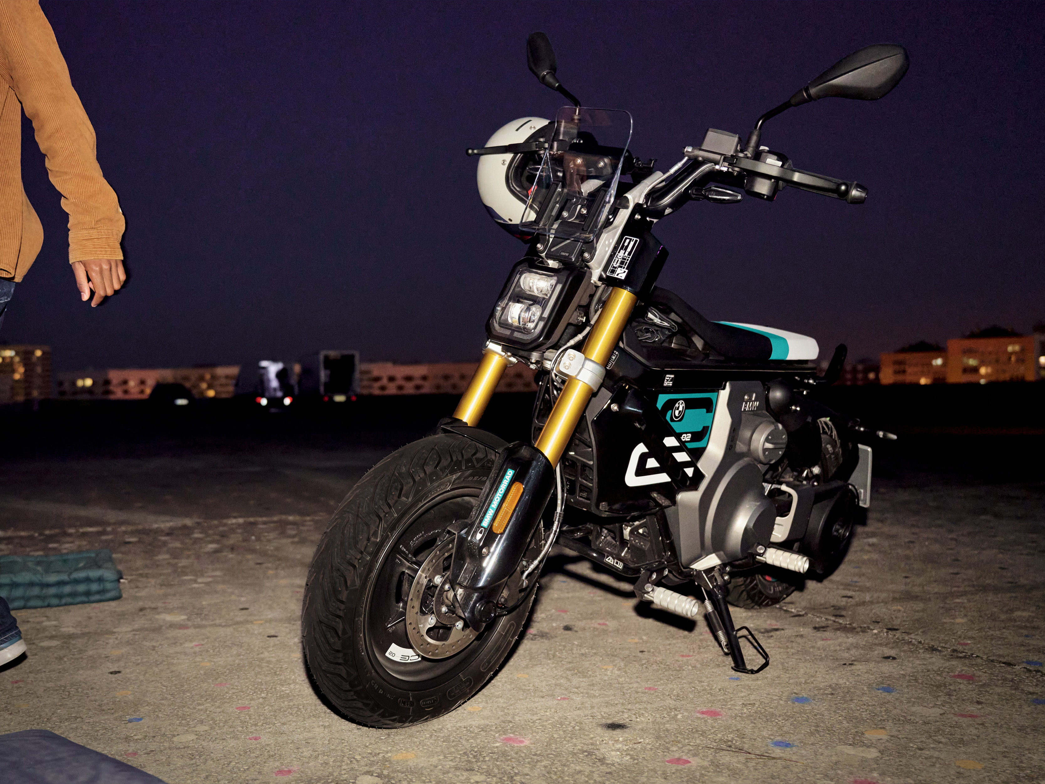 BMW Motorrad CE02