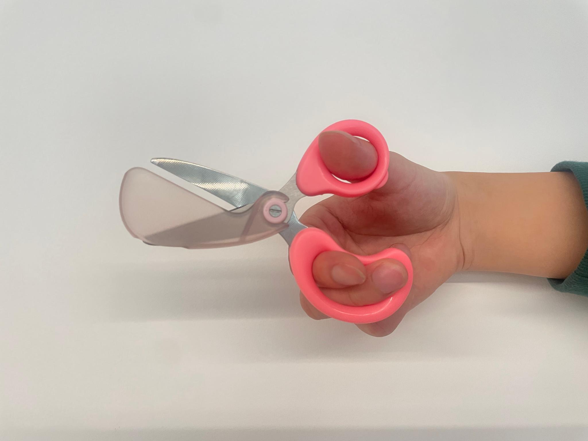 Child safety scissors