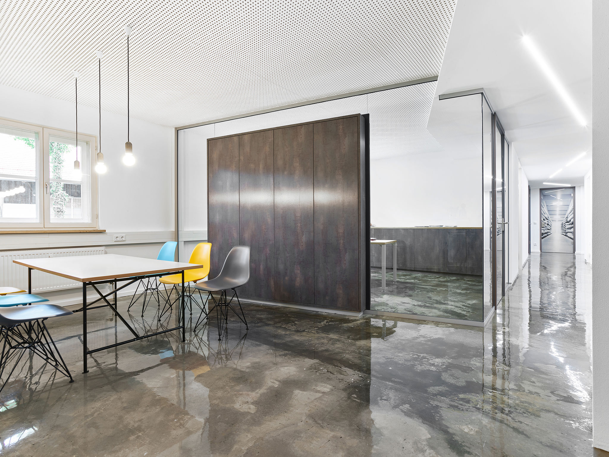 Craftsmanship on a new base :  Raumprojekt head office