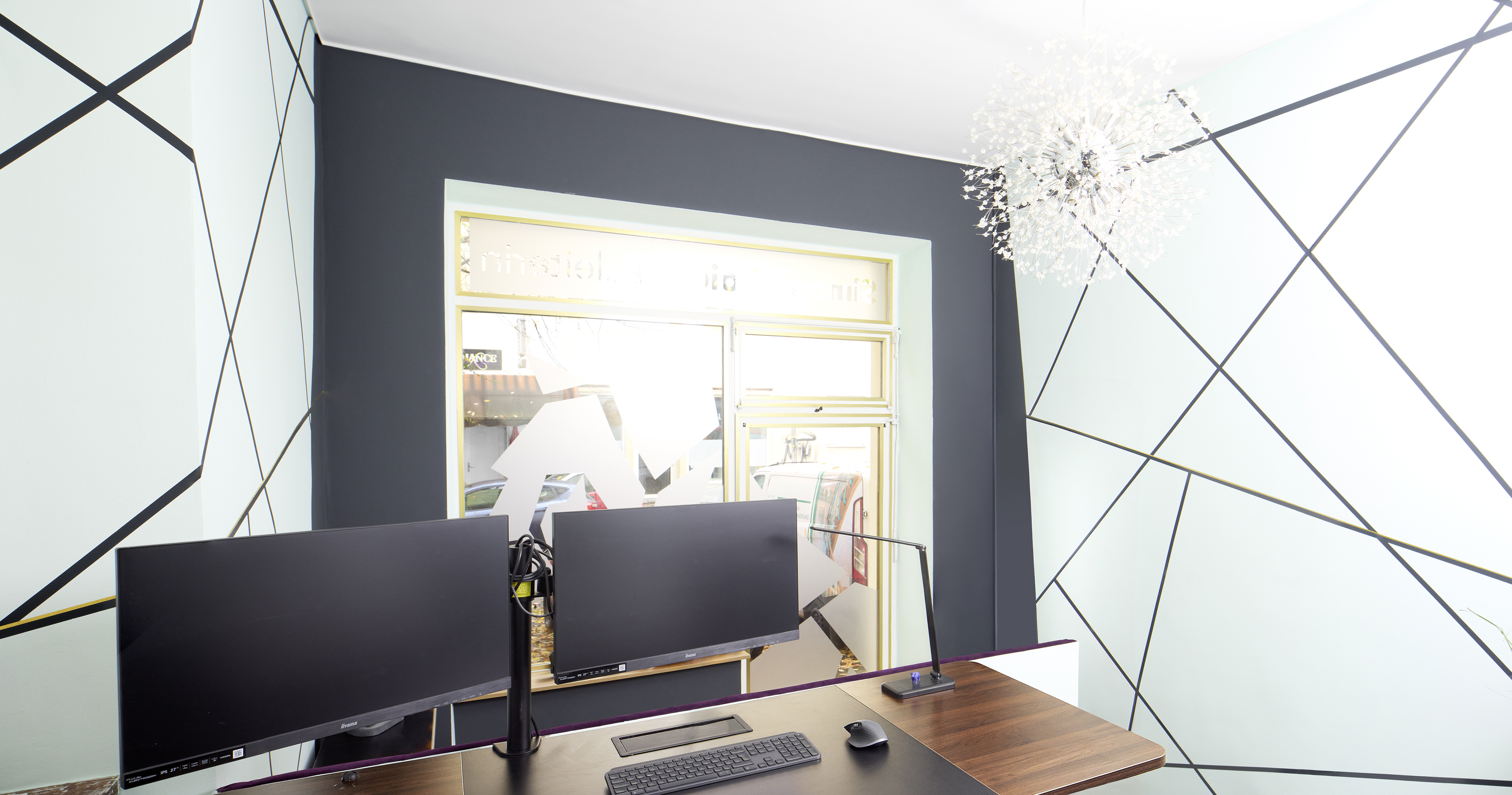 Simone’s world - the slightly different office