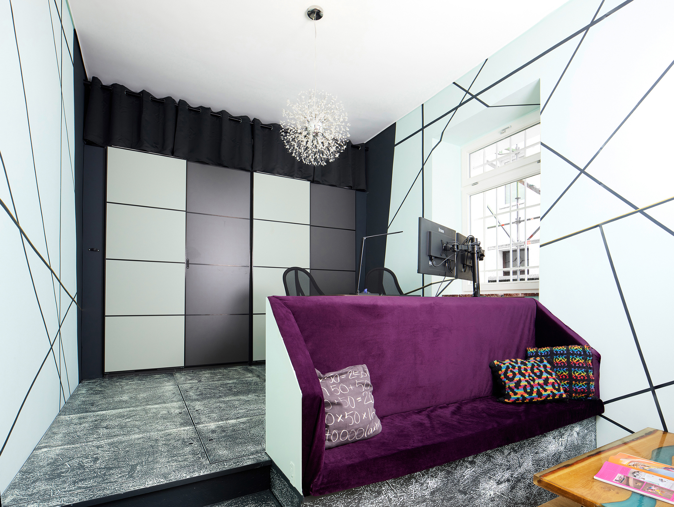 Simone’s world - the slightly different office