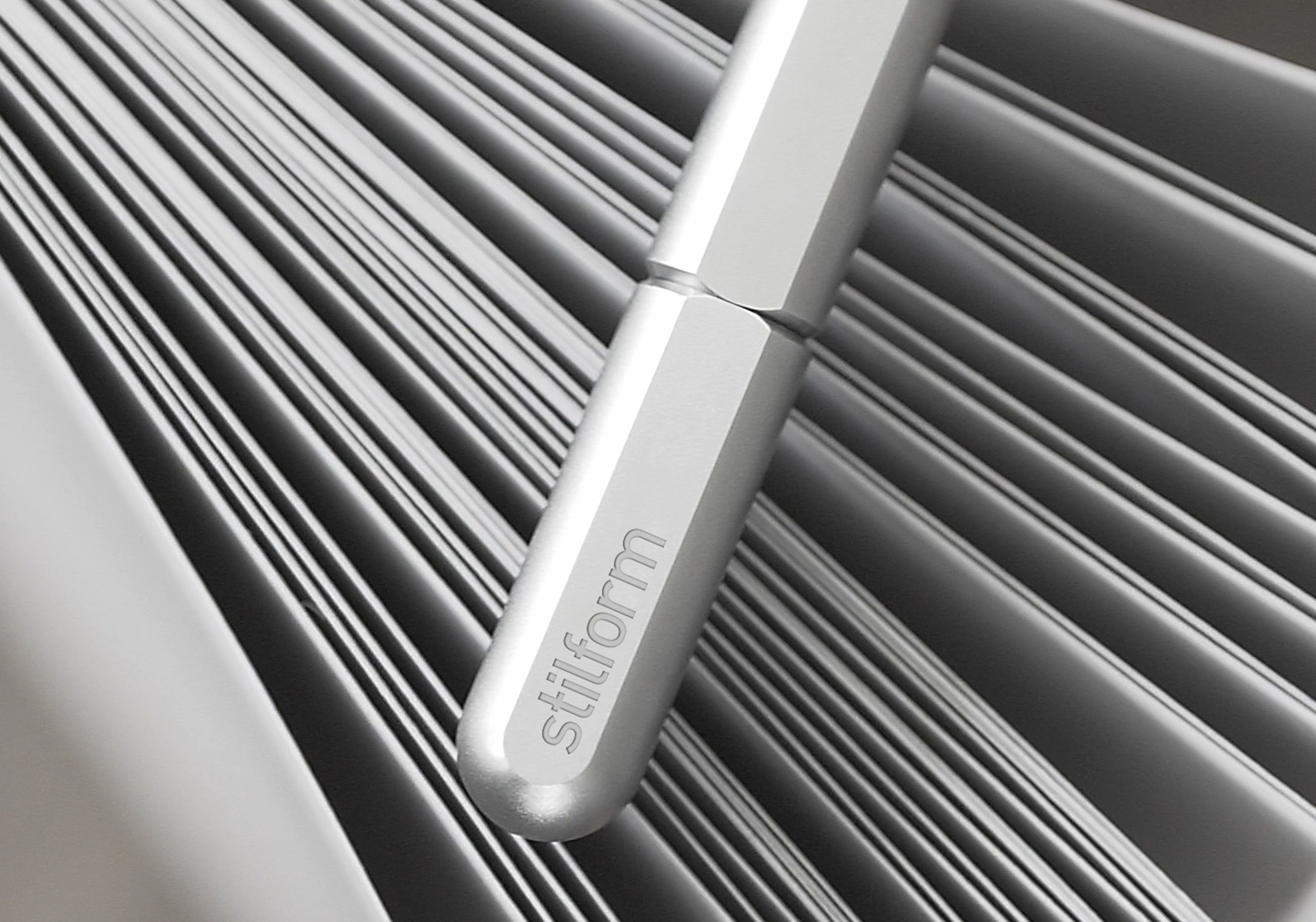 Award-winning studio stilform's magnetic Arc Pen is simple