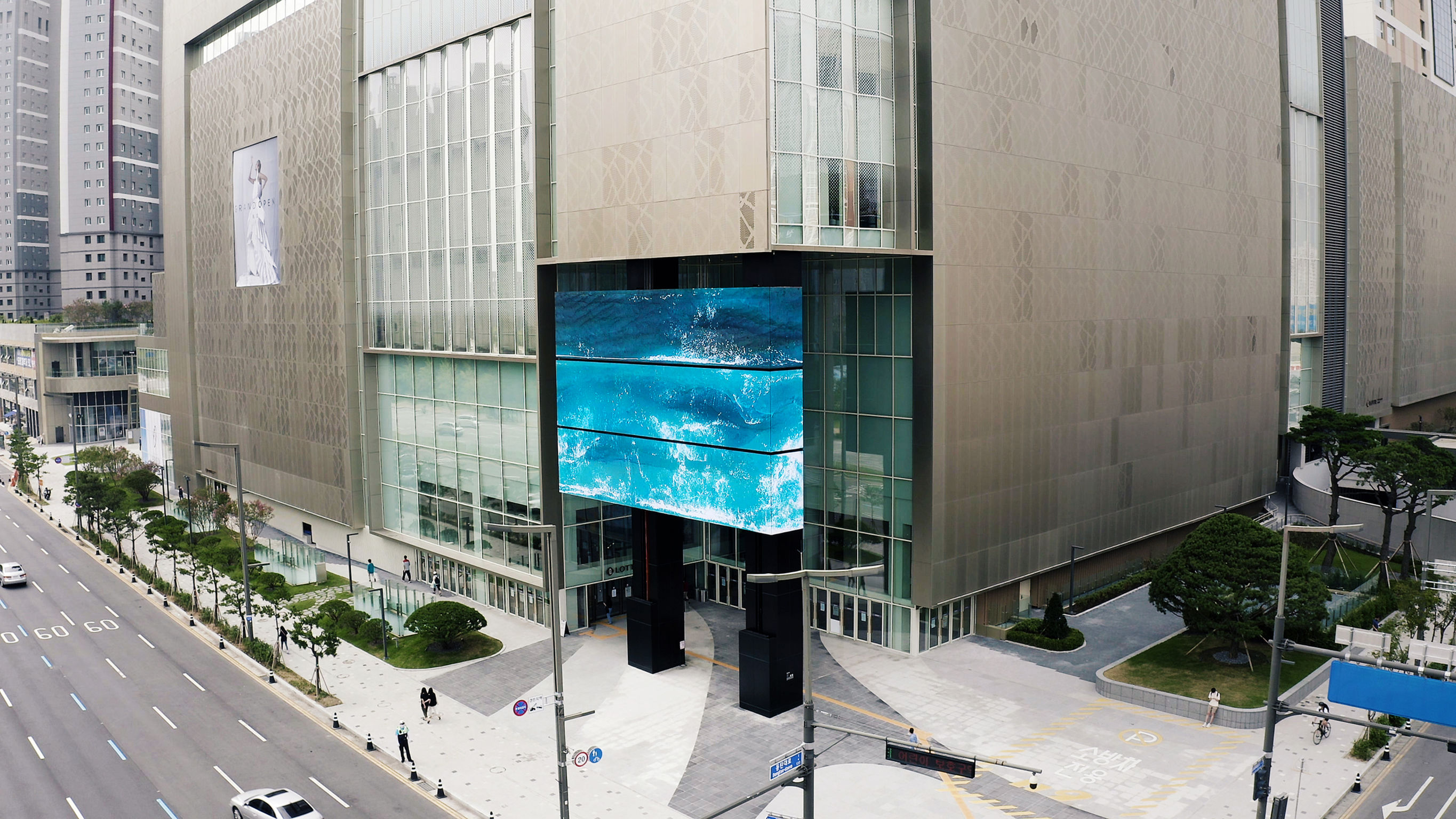 Lotte department store, Dongtan. Media monument