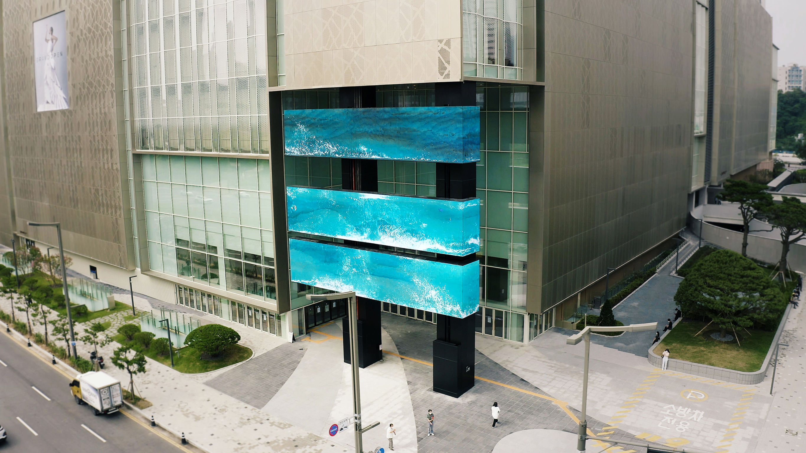 Lotte department store, Dongtan. Media monument