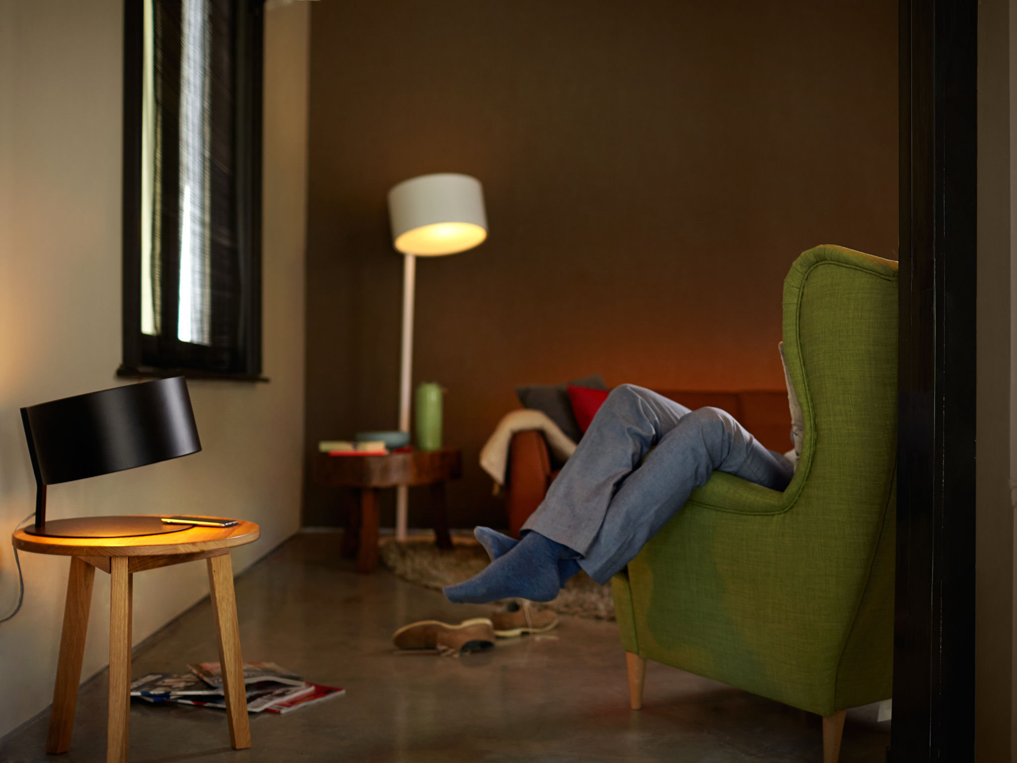 Philips Hue White ambiance A19 lamp & starter kit