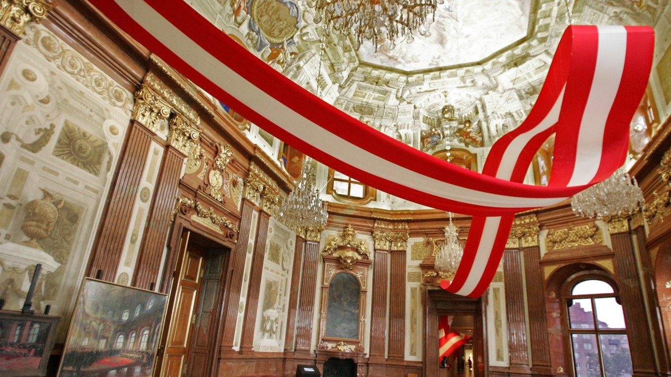 Fahnenspur in Rot-Weiß-Rot