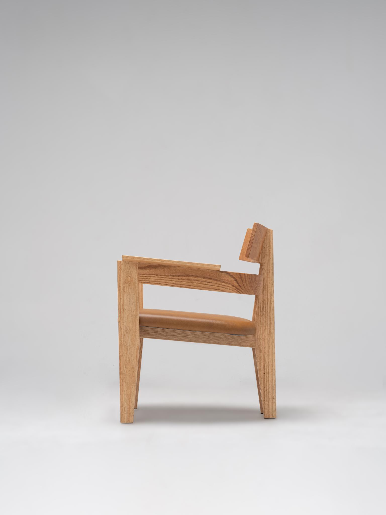 Tilt E Lounge Chair