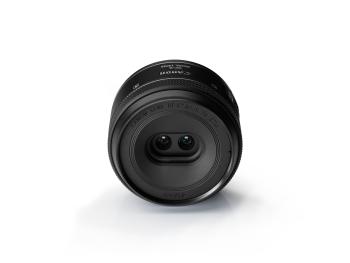 RF-S7.8mm F4 STM DUAL