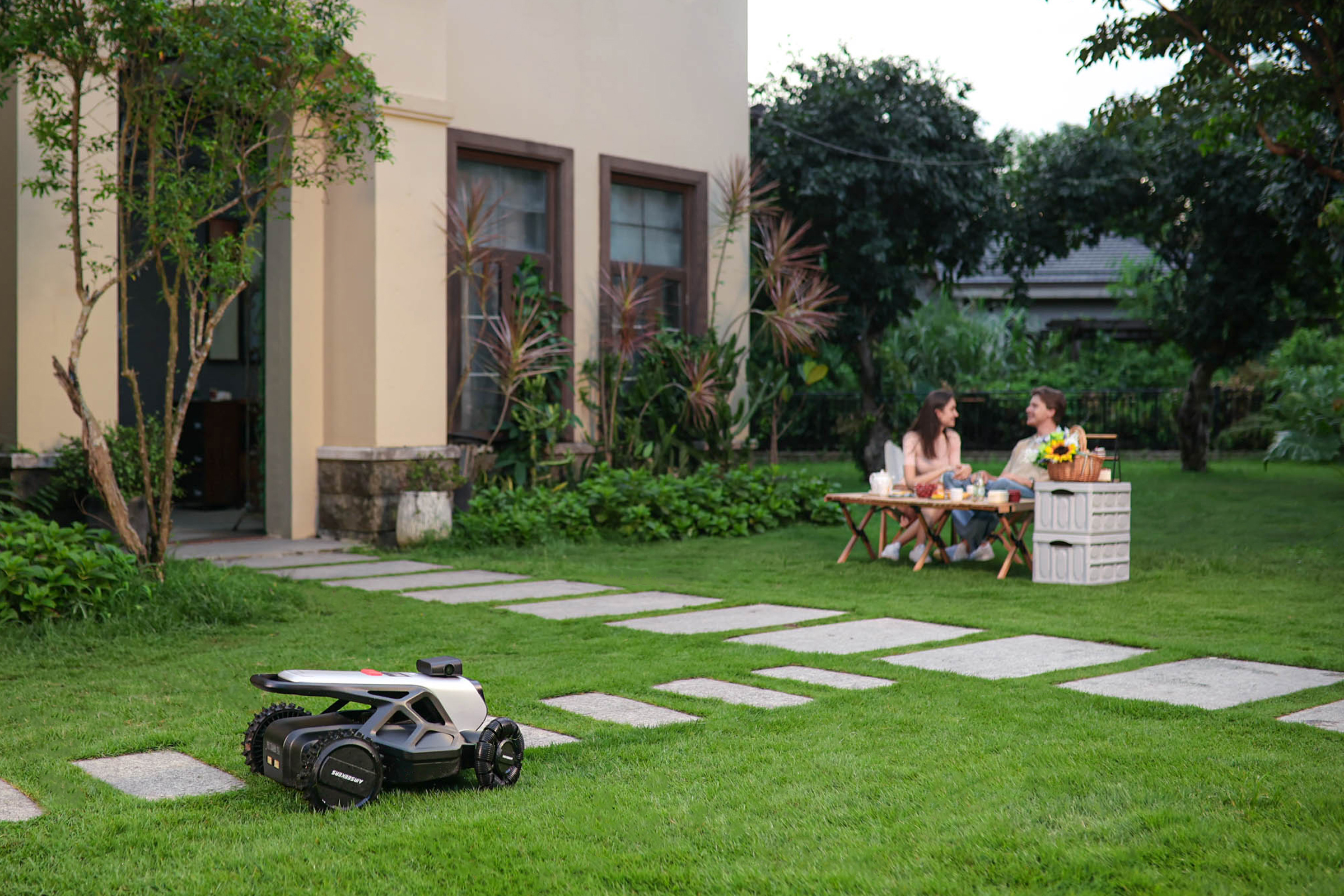 AIRSEEKERS TRON ONE- vision AI robotic lawn mower