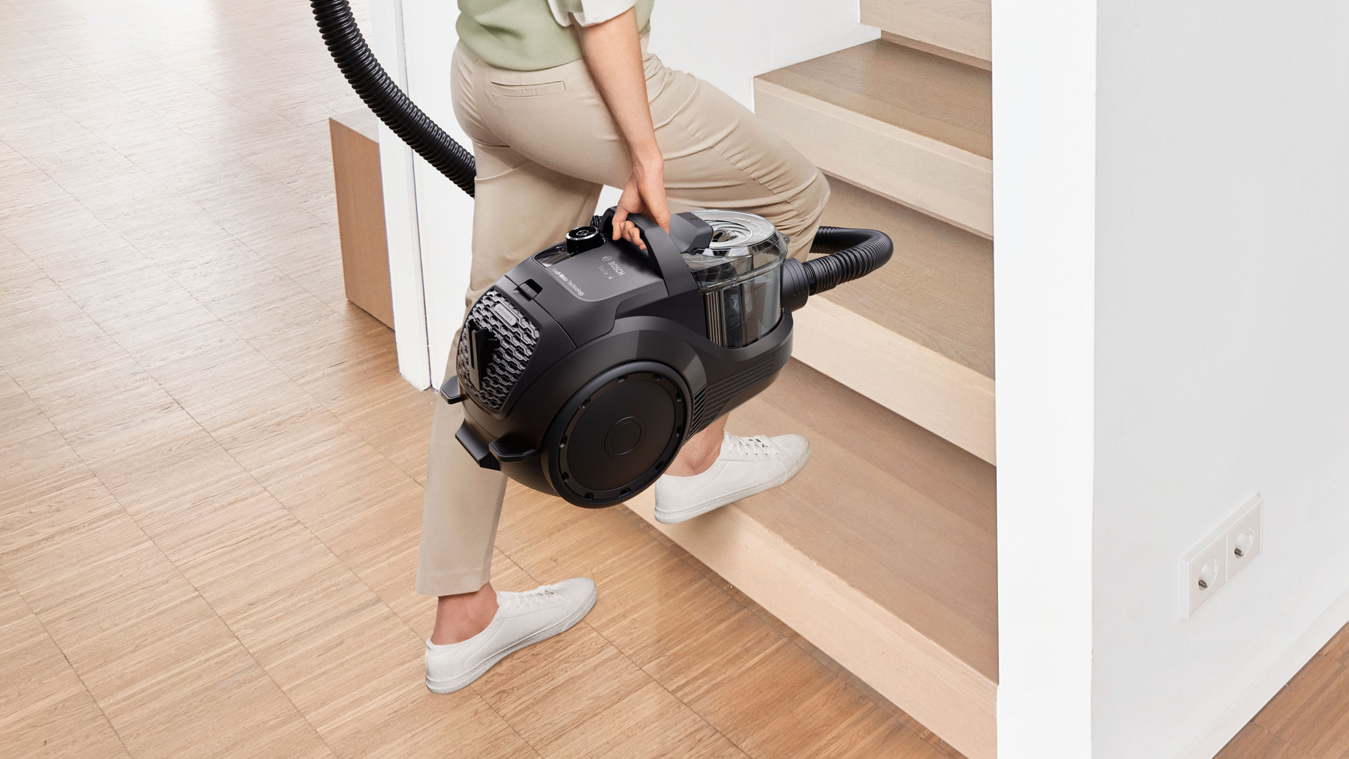 BOSCH Series | 4 Bagless Vaccum Cleaner