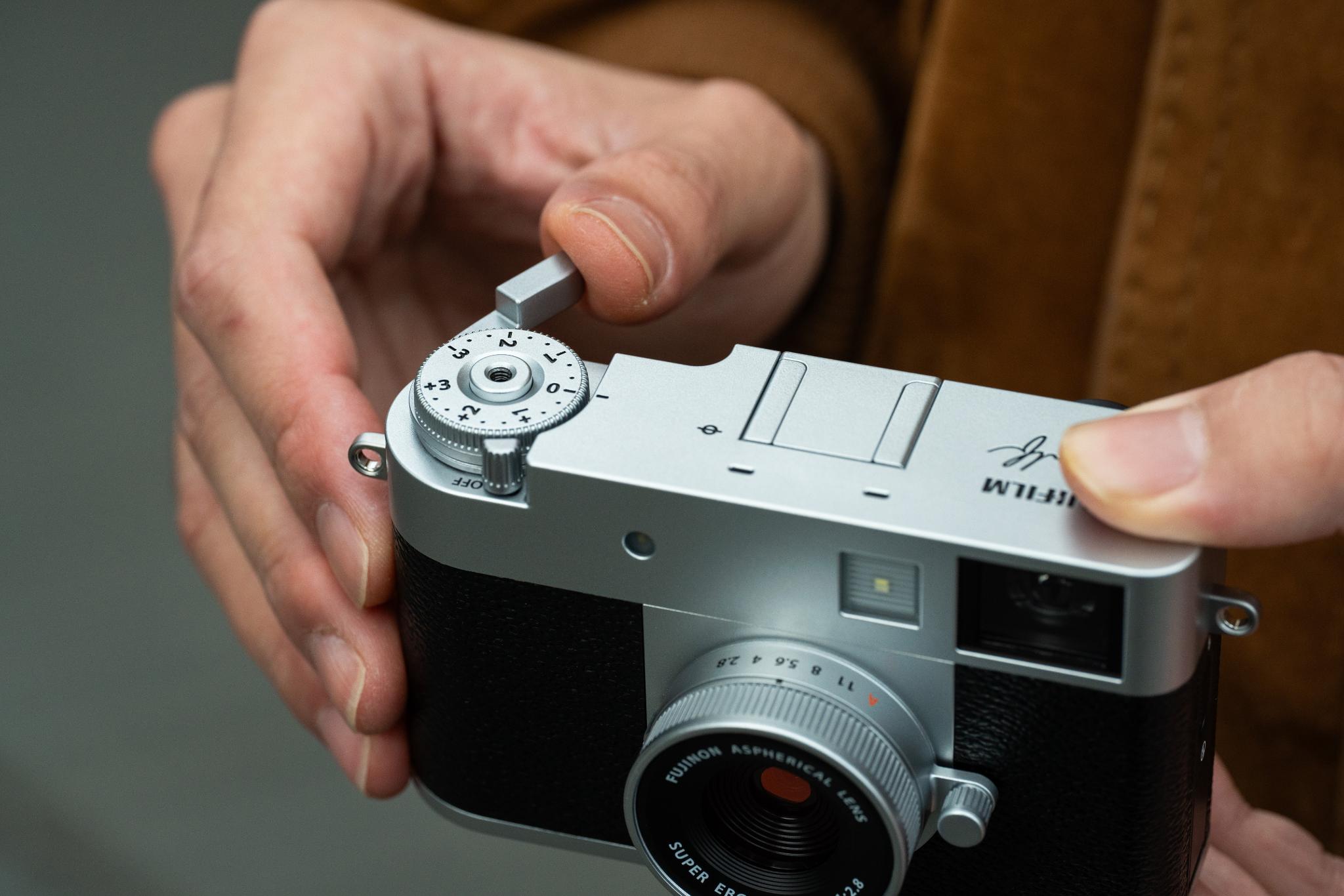 FUJIFILM X half