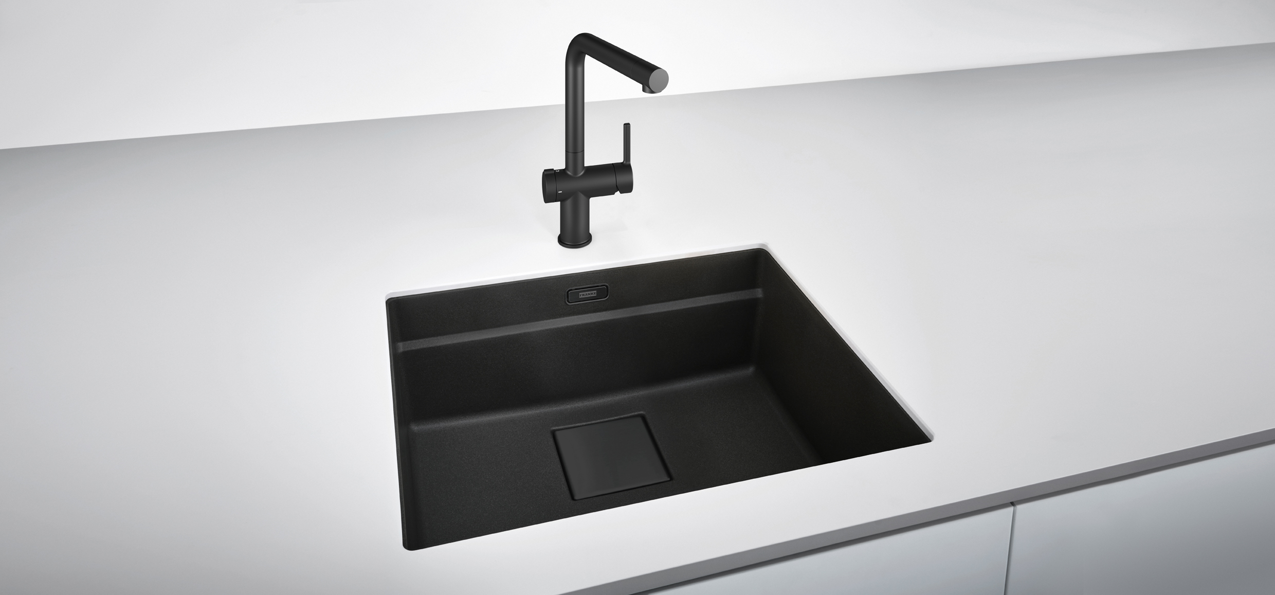 Active Twist tap in Matte Black and Kubus 2 sink