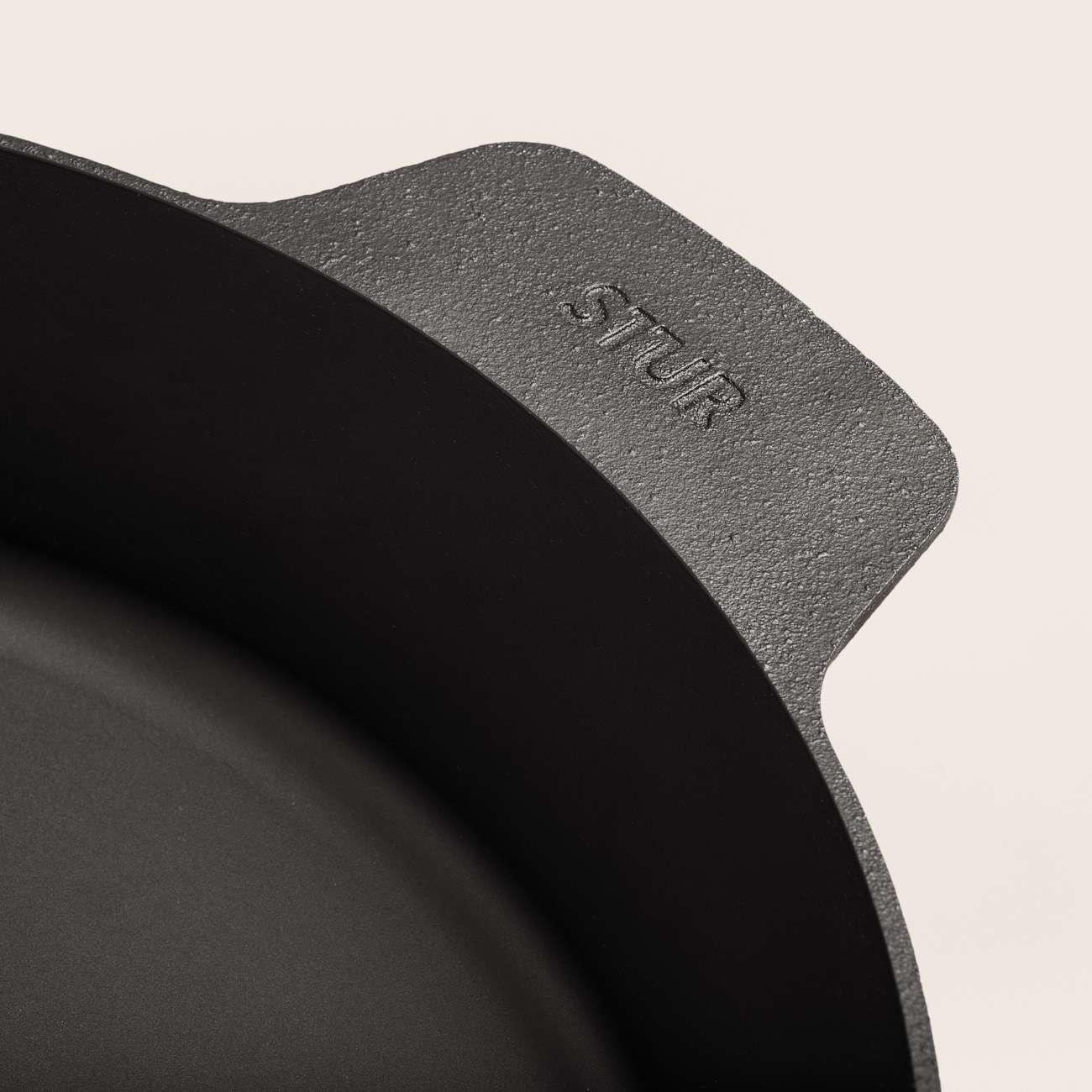 The STUR Cast-Iron Pan 32 cm