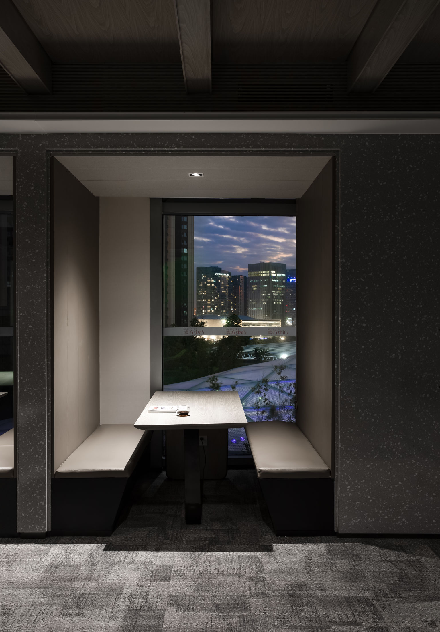 Qianhai Hongtu Business Sharing Center