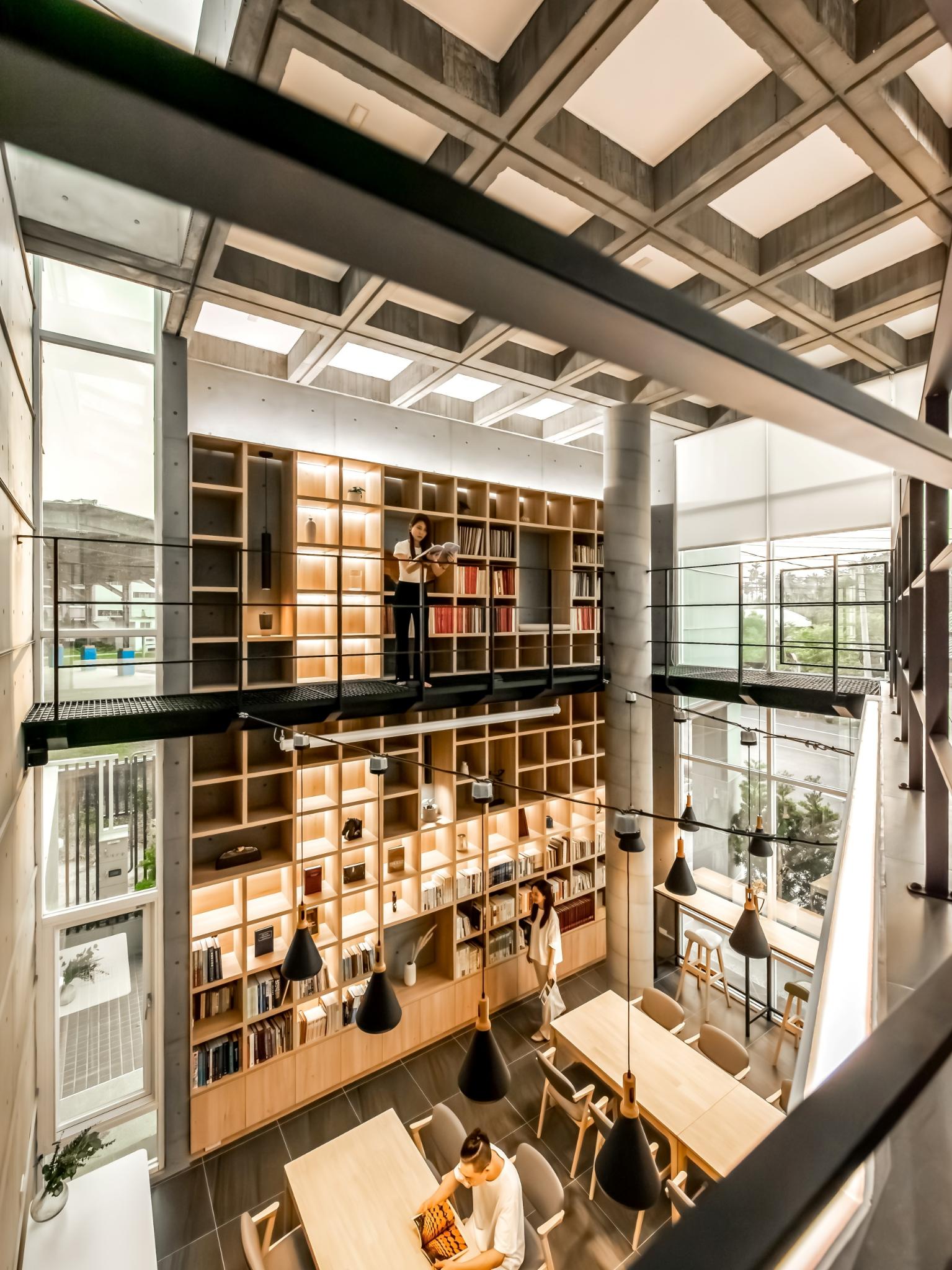 Forest Living, Cozy Reading