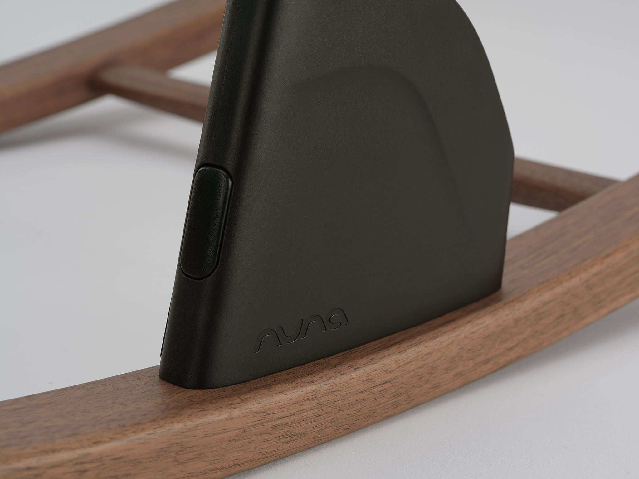 Nuna BRYN™ newborn rocker