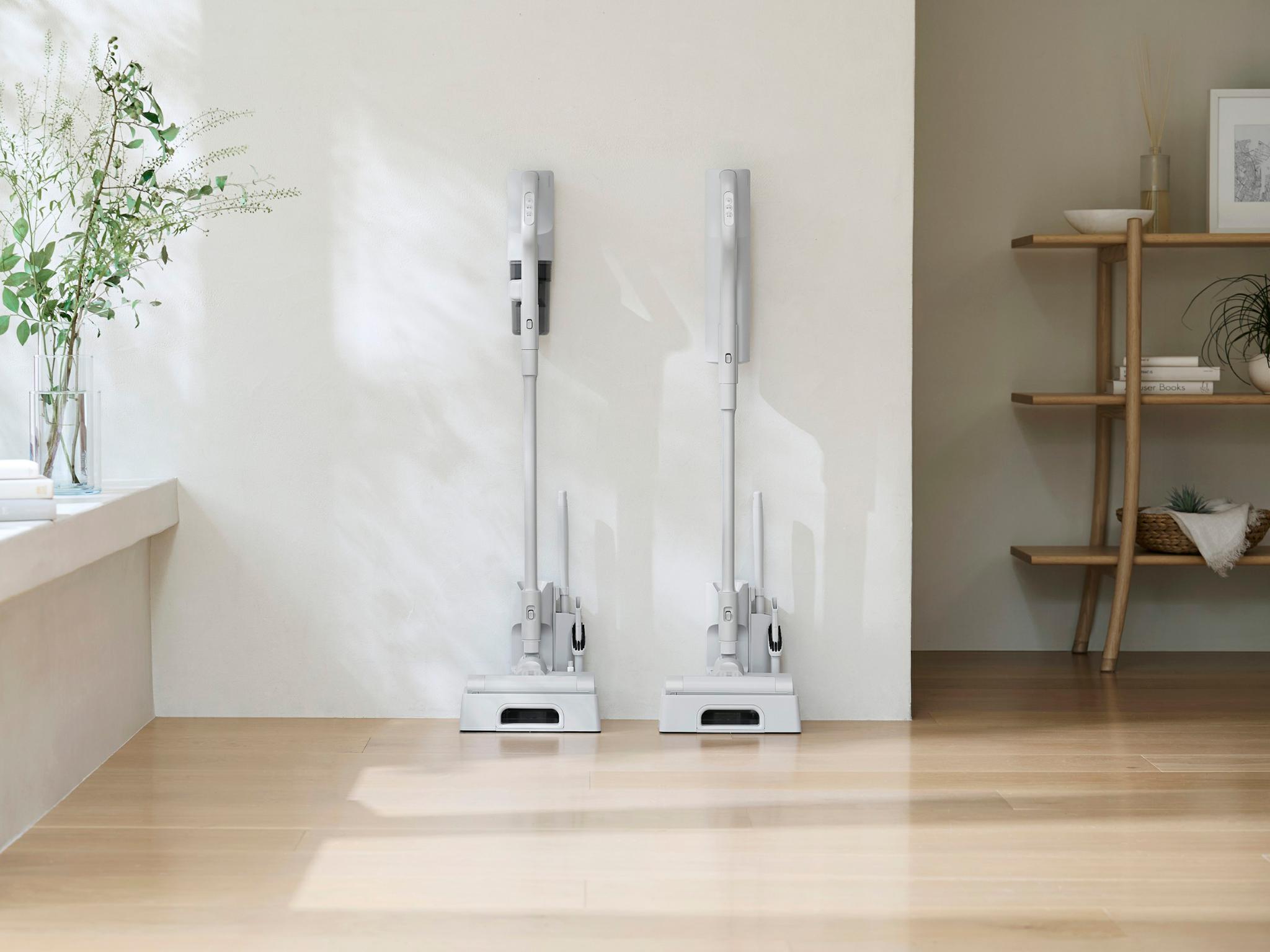 IRISOHYAMA "Light-weight Vacuums Design language"