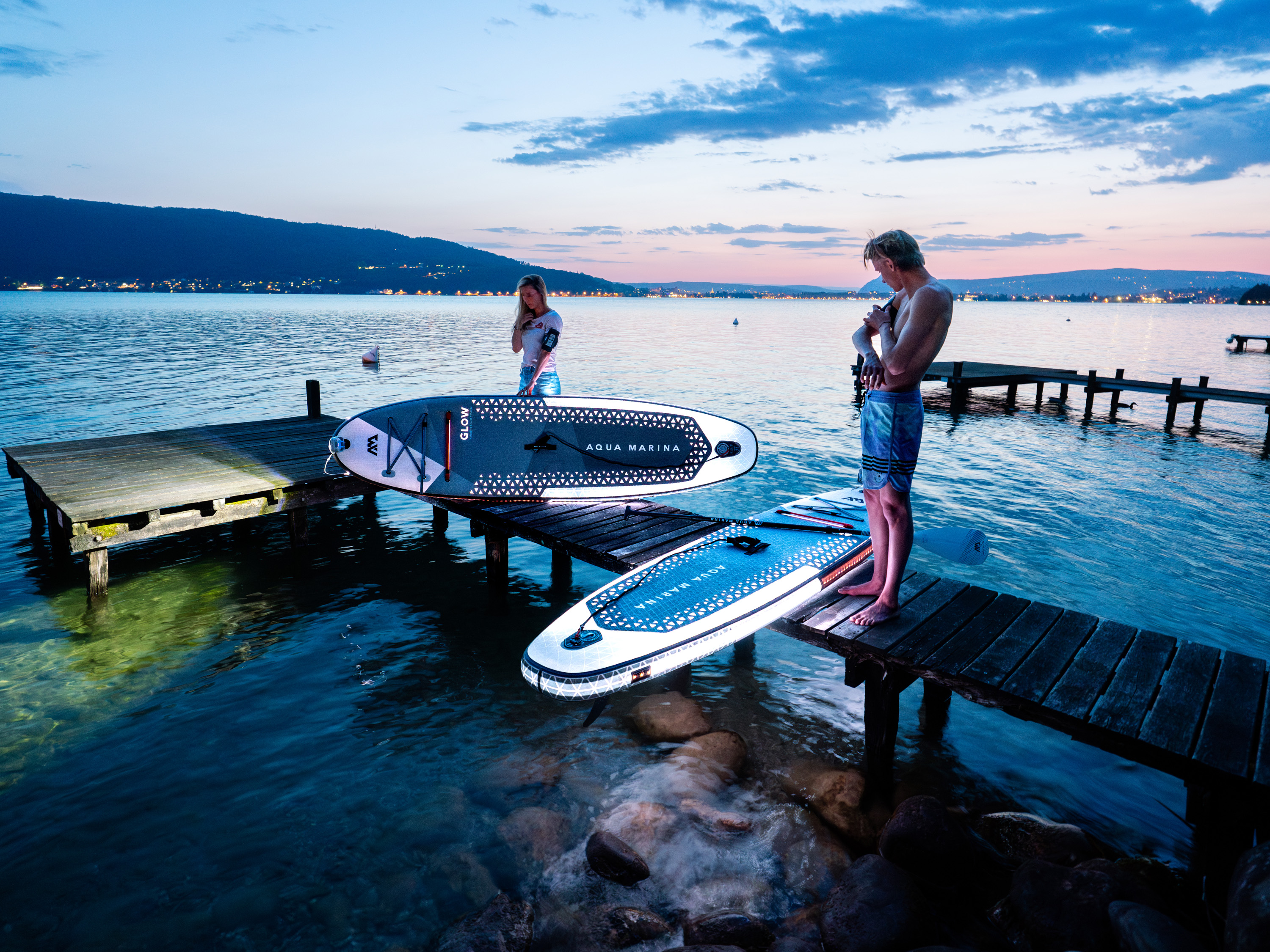 AQUA MARINA glowing  iSUP board GLOW