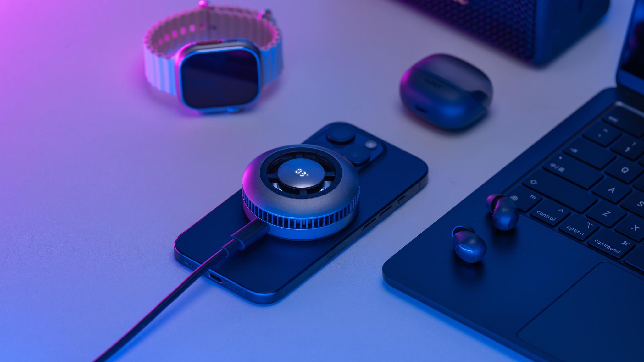 AUKEY MagFusion GameFrost Wireless Charger