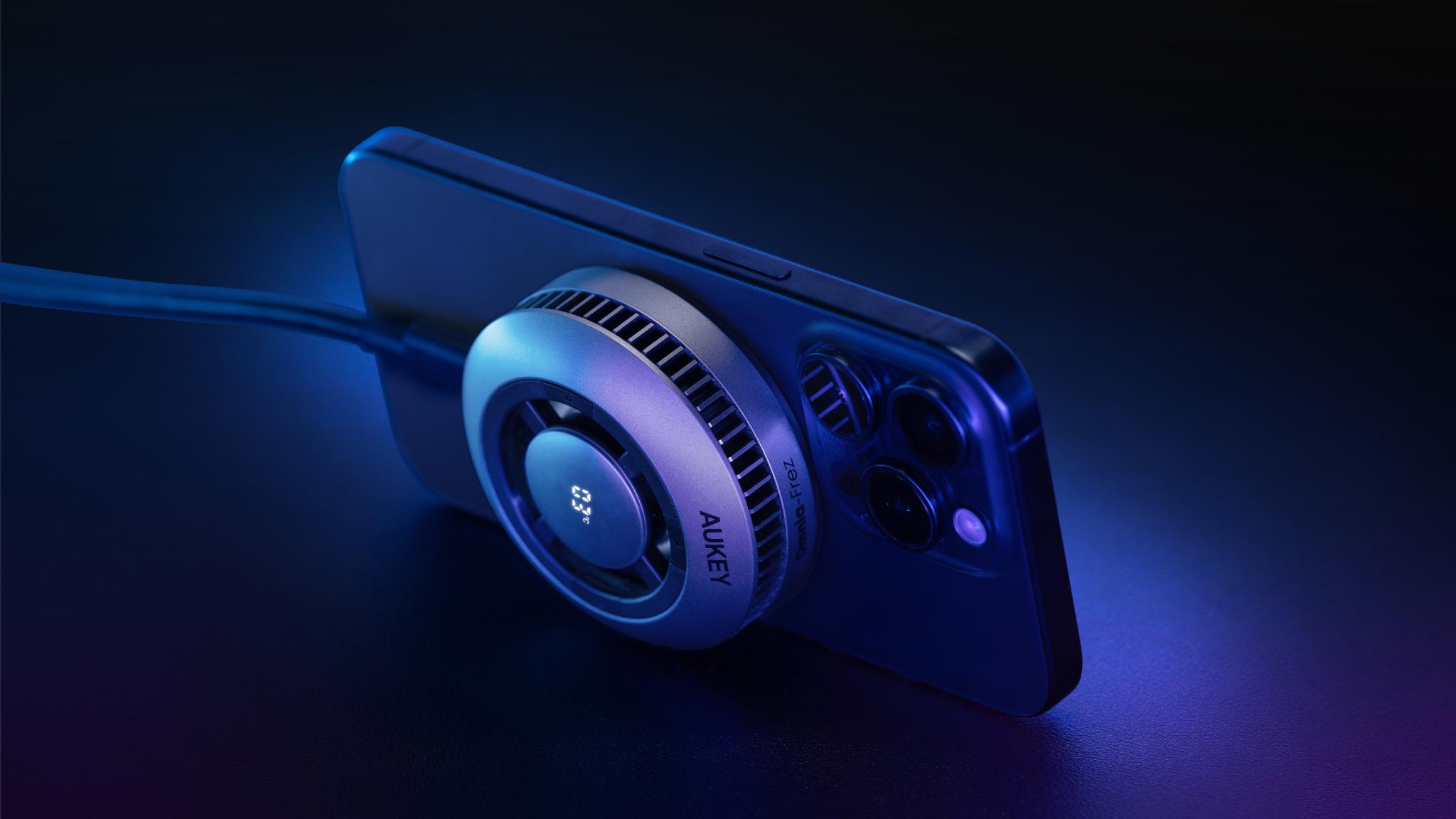 AUKEY MagFusion GameFrost Wireless Charger